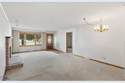 609 E Ash Place, Griffith, IN 46319 - Photo 4