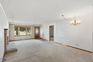 609 E Ash Pl, Griffith, IN 46319 - Photo 4