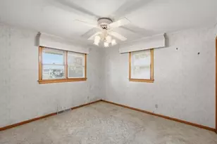 609 E Ash Pl, Griffith, IN 46319 - Photo 12