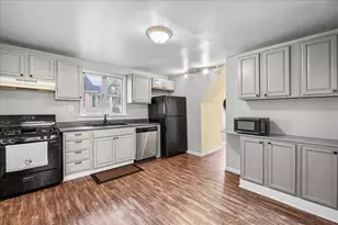 208 W Alyea St, Hebron, IN 46341 - Photo 8