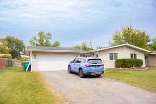 407 Saginaw Dr, Valparaiso, IN 46385 - Photo 2