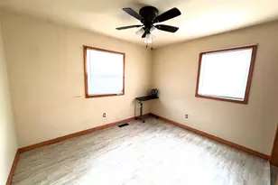 905 W 7th St, Michigan City, IN 46360 - Photo 8