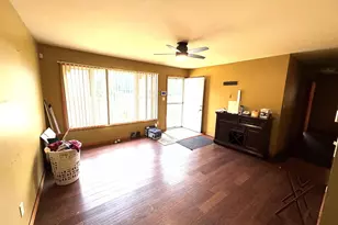 905 W 7th St, Michigan City, IN 46360 - Photo 2