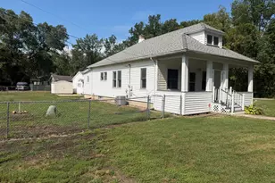 1708 Tower St, Chesterton, IN 46304 - Photo 2