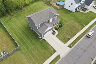 3304 Blue Grouse St, Valparaiso, IN 46383 - Photo 2