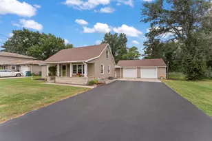 1703 E Glendale Blvd, Valparaiso, IN 46383 - Photo 1
