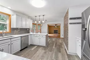 1843 N Pine Ridge Dr, La Porte, IN 46350 - Photo 10