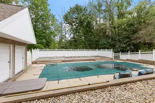1843 N Pine Ridge Dr, La Porte, IN 46350 - Photo 34