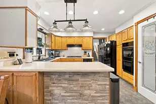 247 Westgate Dr, Valparaiso, IN 46385 - Photo 12