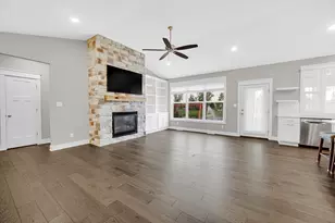 2502 Stirling Dr, Valparaiso, IN 46383 - Photo 12