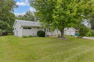 240 Idlewild Pl, Lowell, IN 46356 - Photo 2