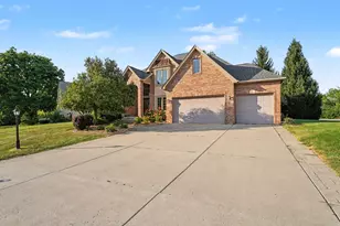 10739 Erie Dr, Crown Point, IN 46307 - Photo 2