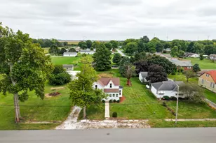 501 N Newton St, Goodland, IN 47948 - Photo 2