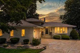 526 Cedar Ct, Munster, IN 46321 - Photo 2