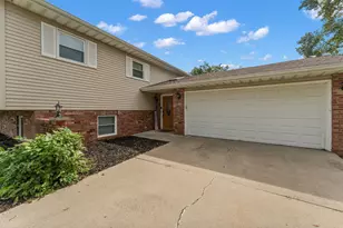 301 Primrose Cir, Chesterton, IN 46304 - Photo 2