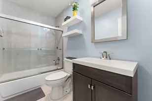 301 Primrose Cir, Chesterton, IN 46304 - Photo 14