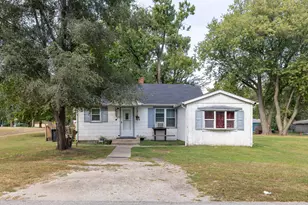 412 N Lincoln St, Morocco, IN 47963 - Photo 1