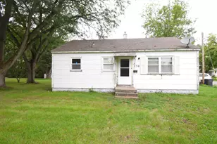 730 E Leopold Dr, Rensselaer, IN 47978 - Photo 1