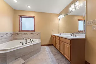 29 Woodruft Dr, Valparaiso, IN 46385 - Photo 18
