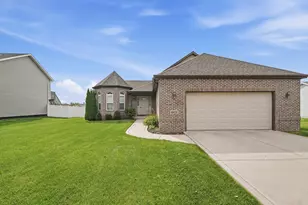 6828 Wallace St, Merrillville, IN 46410 - Photo 2