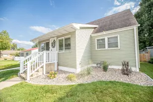 822 E Jefferson Ave, La Porte, IN 46350 - Photo 2