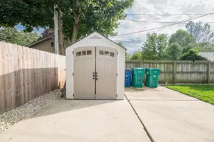 822 E Jefferson Ave, La Porte, IN 46350 - Photo 12