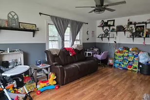 145 N Wood St, Griffith, IN 46319 - Photo 2