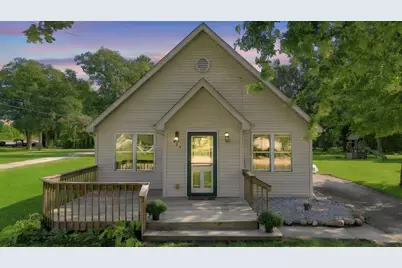 825 Carnation Street SE, Demotte, IN 46310 - Photo 4