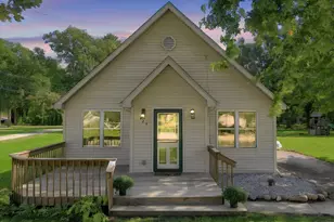 825 Carnation St SE, Demotte, IN 46310 - Photo 4