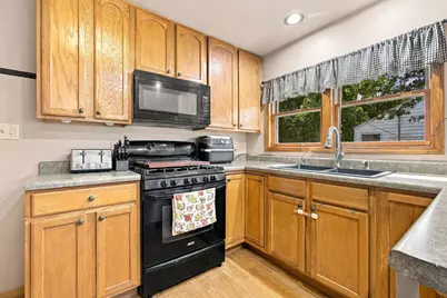 825 Carnation Street SE, Demotte, IN 46310 - Photo 10