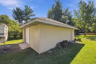 825 Carnation Street SE, Demotte, IN 46310 - Photo 6