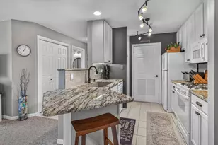 9824 Wildwood Ct, Highland, IN 46322 - Photo 6