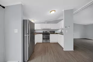 2041 N Coachlight Dr, La Porte, IN 46350 - Photo 8