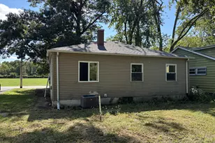 1432 E 6th St, Hobart, IN 46342 - Photo 2