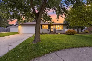 103 Poplar Ct, Hebron, IN 46341 - Photo 2
