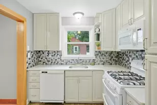 8412 W Taft St, Merrillville, IN 46410 - Photo 6
