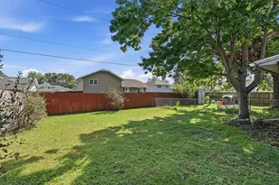 819 N Wiggs St, Griffith, IN 46319 - Photo 14