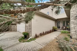 935 High Meadow Dr, Crown Point, IN 46307 - Photo 2