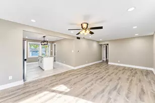 922 Hayes St, Crown Point, IN 46307 - Photo 4