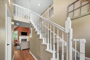 306 Heatherwood Dr E, Valparaiso, IN 46383 - Photo 4