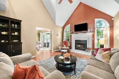 306 Heatherwood Drive E, Valparaiso, IN 46383 - Photo 6
