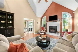 306 Heatherwood Dr E, Valparaiso, IN 46383 - Photo 6
