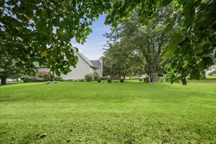 306 Heatherwood Dr E, Valparaiso, IN 46383 - Photo 42