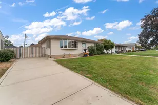 3527 43rd St, Highland, IN 46322 - Photo 4