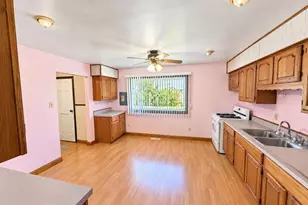 623 Old Forge Rd, Valparaiso, IN 46385 - Photo 4