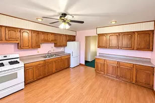 623 Old Forge Rd, Valparaiso, IN 46385 - Photo 2