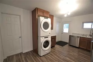 610 Union St, Valparaiso, IN 46383 - Photo 2