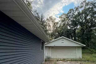 44 Lourdes St, Valparaiso, IN 46385 - Photo 2