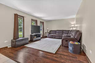 5038 W 87th Pl, Crown Point, IN 46307 - Photo 4