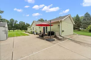 4307 N Campbell St, Valparaiso, IN 46385 - Photo 8